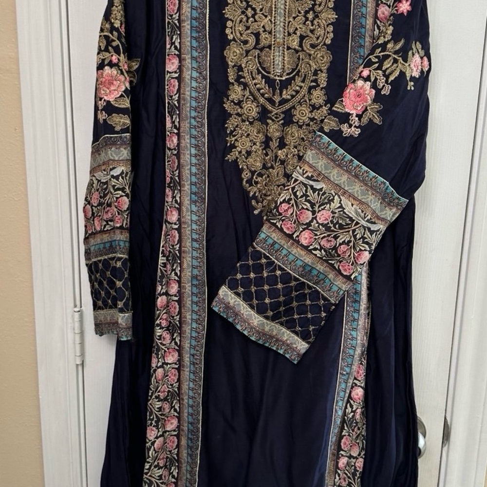 Pakistani Indian Desi Outfit Navy Embroidered pakistani silk dress - Picture 2 of 6